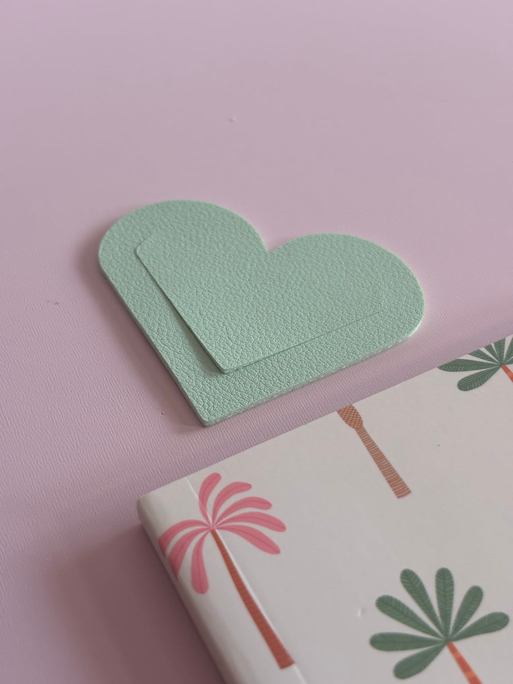 Neutral Palm Bundle